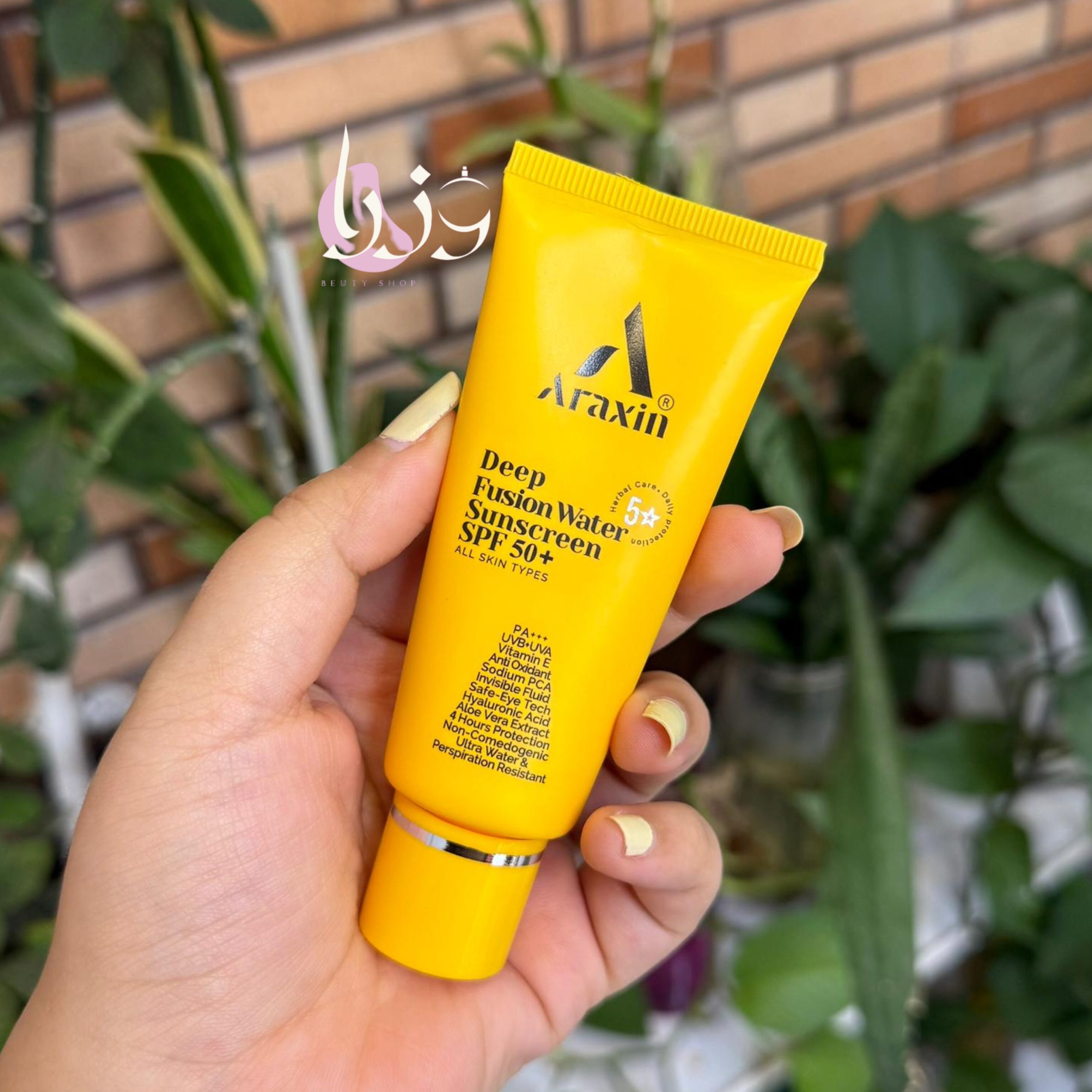 کرم ضد آفتاب فیوژن واتر SPF50 آراکسین